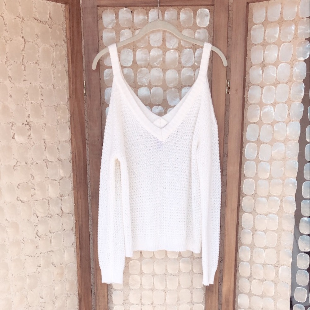 OFF THE SHOULDER SWEATER 🌩